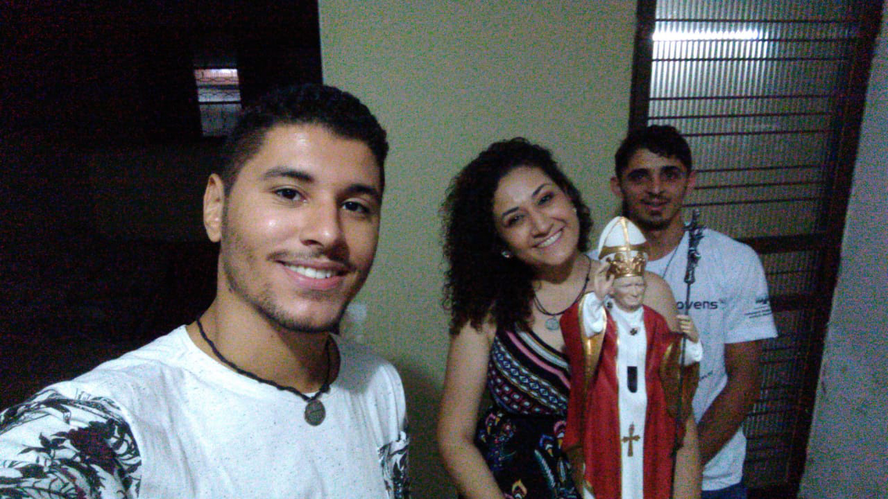 Membros do Grupo de Jovens Gênesis